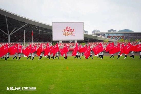 第82分钟，萨卡禁区内突破时倒地，主裁第一时间没有表示，VAR介入后维持原判。